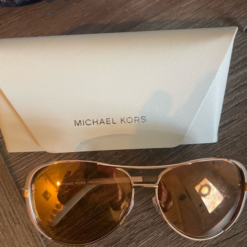 Michael Kors Rose Gold Sunglasses with Cream Case - Picture 1 of 6